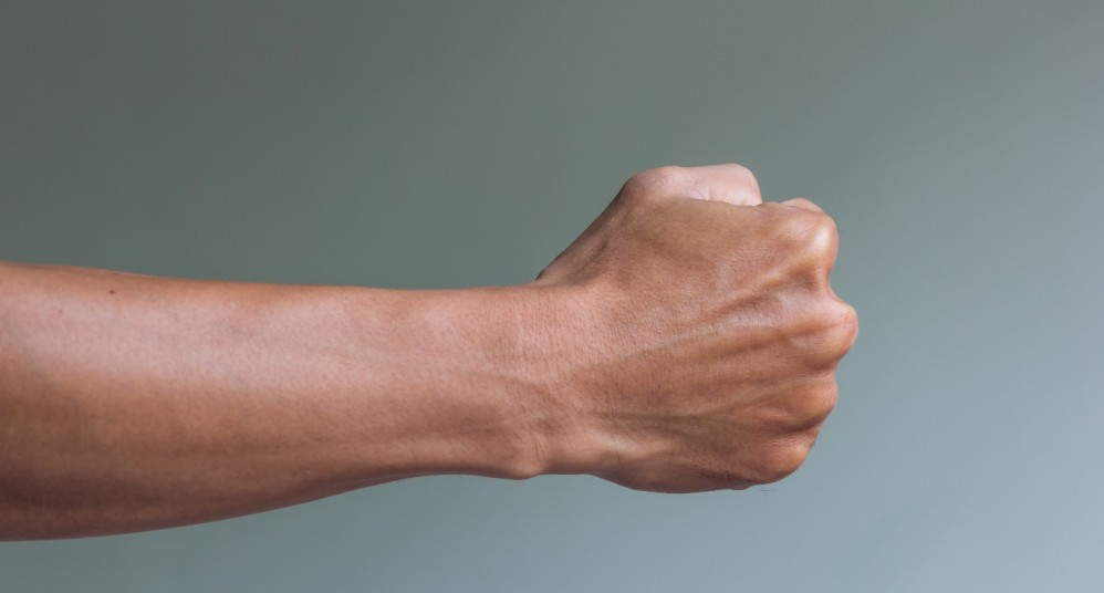 geen gevangenisstraf voor vrouw die vriend slaat kapmes