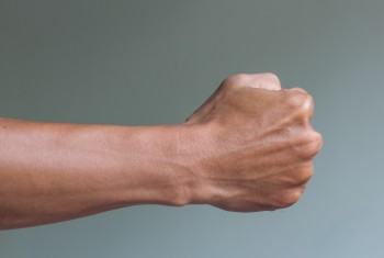 geen gevangenisstraf voor vrouw die vriend slaat kapmes